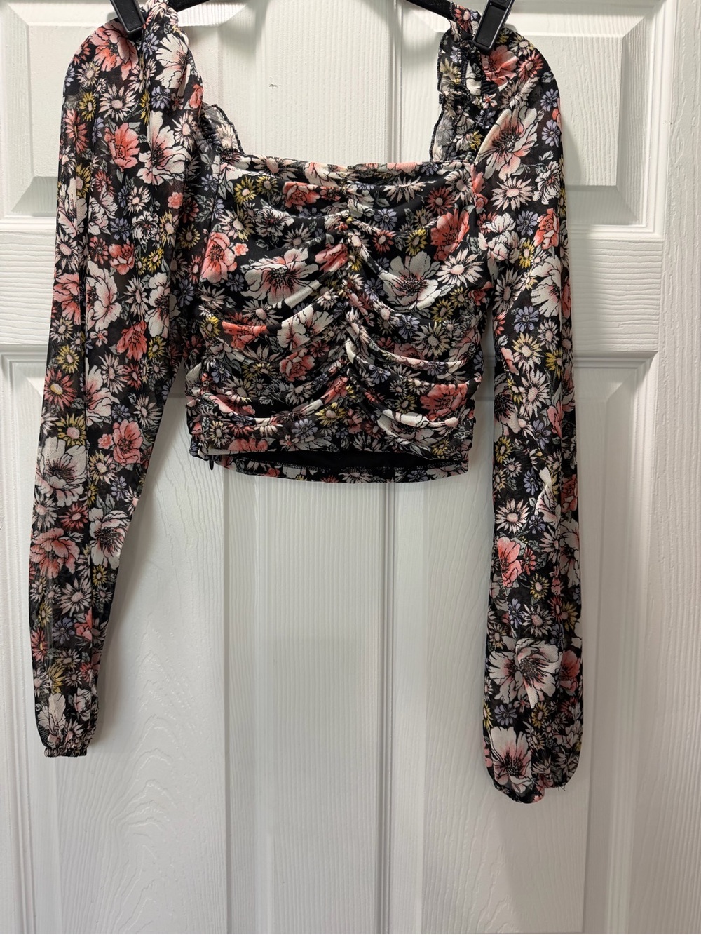 Forever 21 Black Floral Ruched Long-Sleeve Crop Top